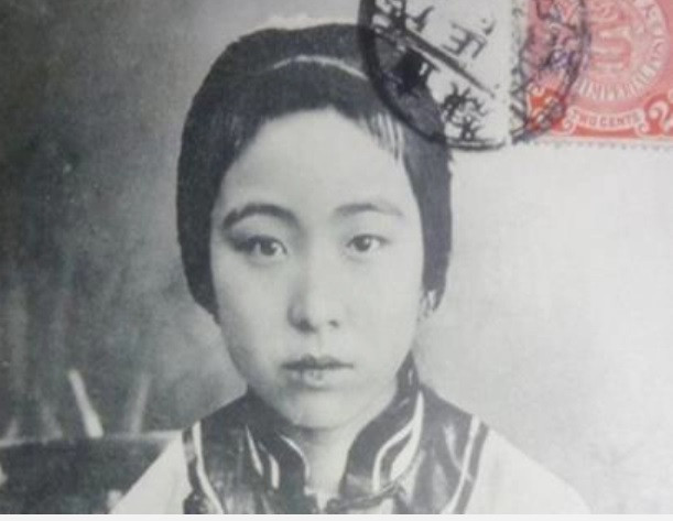 Vẻ đẹp trong trẻo của một thiếu nữ nhà Thanh.