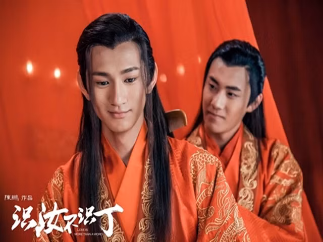 Sau khi đăng cơ lên ngôi hoàng đế, Trần Tây - vị vua thứ hai của triều Trần vào thời Nam Bắc triều - giữ đúng lời hứa khi quyết định sắc phong cho Hàn Tử Cao làm hoàng hậu. Quyết định này của ông khiến quần thần sốc và kịch liệt phản đối.