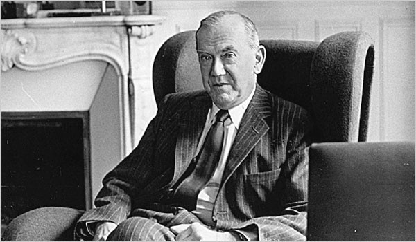 Sau khi trải qua khóa huấn luyện bí mật của MI-6, nhà văn Graham được cấp trên giao cho các nhiệm vụ ở Freetown, Sierra Leone, miền Đông châu Phi.