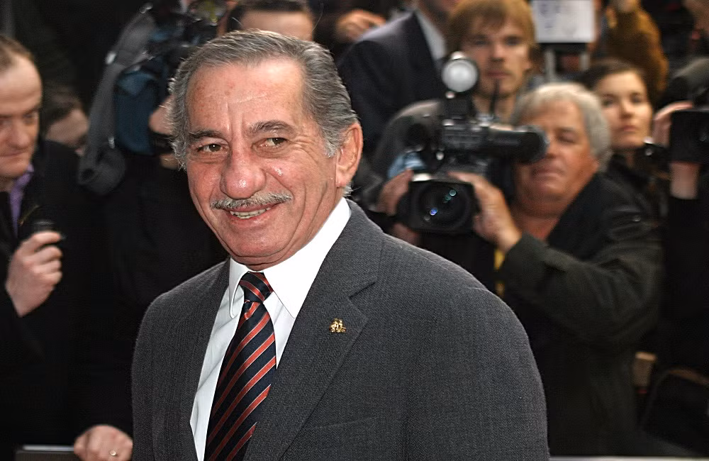 Ngay sau khi nhận được tin báo, cảnh sát nhanh chóng tới hiện trường điều tra. Họ phát hiện bọn trộm đã khiêng một tảng đá nặng ra khỏi nóc của ngôi mộ, mở nắp quan tài rồi lấy đi thi hài của cố Tổng thống Papadopoulos.