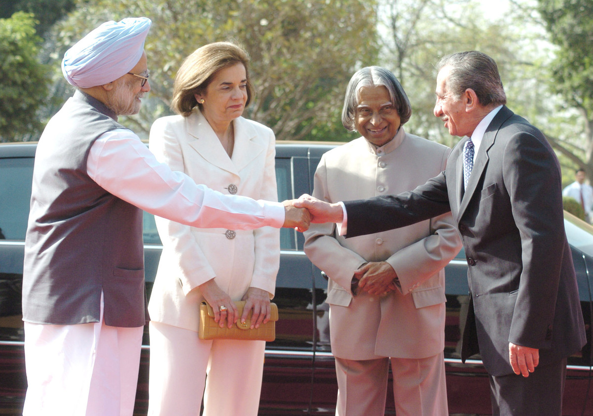 Thêm nữa, cảnh sát tìm thấy vài manh mối bao gồm việc nhóm trộm rắc vôi lên ngôi mộ được cho là nhằm xóa toàn bộ dấu vết phạm tội.