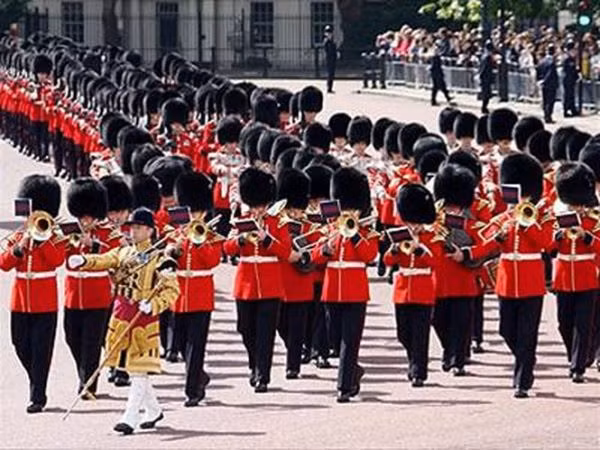 Trong số này, họ phải trải qua bài kiểm tra sức khỏe để có thể đi tuần liên tục nhiều giờ.