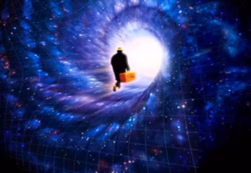 Theo lời kể của một số nhân chứng, người đàn ông kỳ bí trên khiến những người có mặt tại sân bay ngỡ ngàng, khó hiểu khi xuất trình hộ chiếu để nhân viên xuất nhập cảnh đóng dấu.