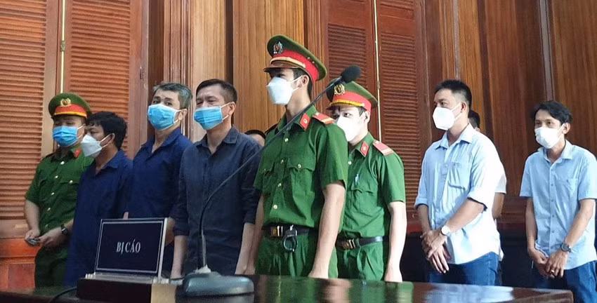 Vu logo xe vua: Van khong truy duoc nguoi nhan hoi lo