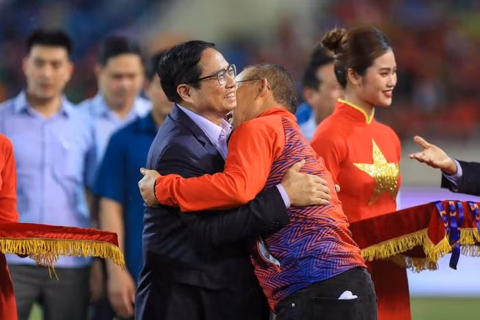 Thu tuong: 'Tat ca chung ta deu muon ho Viet Nam vo dich, Viet Nam chien thang'