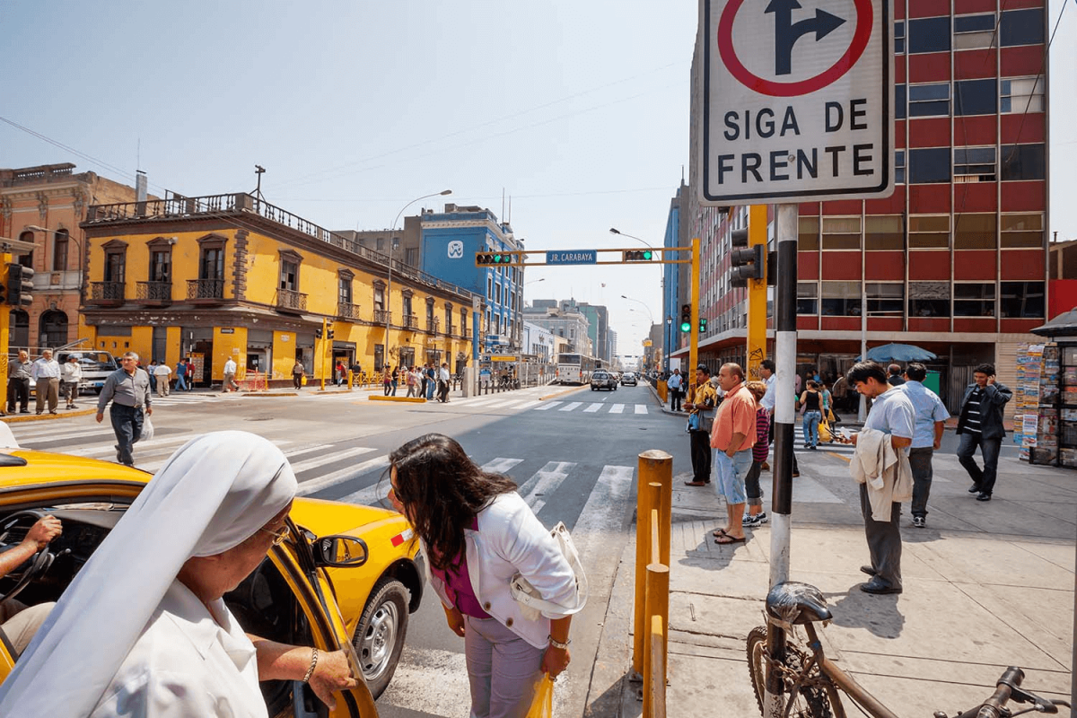 Theo các chuyên gia, sở dĩ Lima có đặc điểm đặc biệt như trên là do xuất phát từ đặc điểm khí hậu ôn hòa và đặc điểm địa lý.