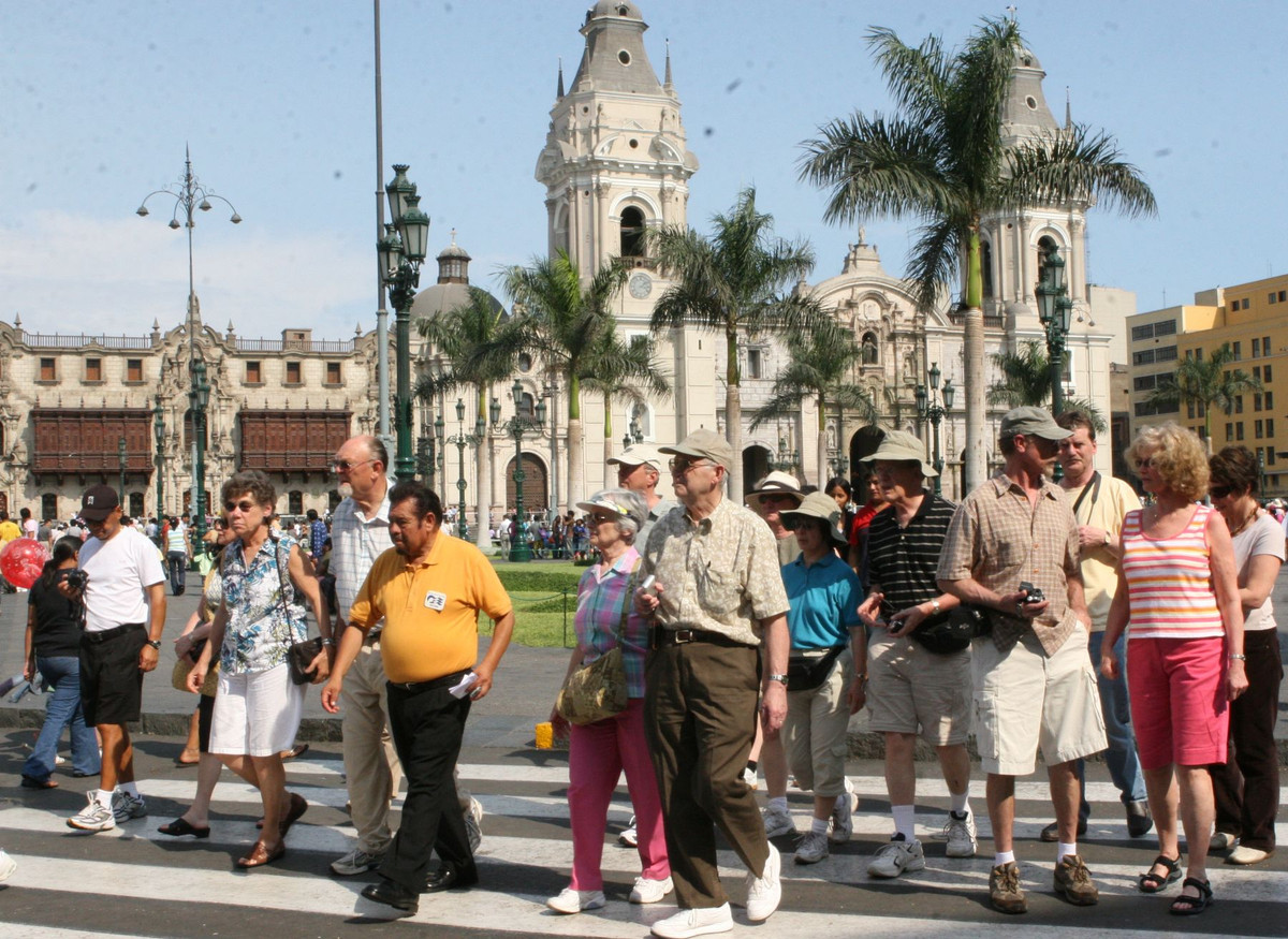 Dù không có mưa nhưng người dân Lima không gặp khô hạn hay thiếu nước sinh hoạt vì có thể sử dụng nước từ sông Aprikh hình thành do sự tan chảy băng tuyết ở dãy núi Andes và sông Remark với trữ lượng nước dồi dào.