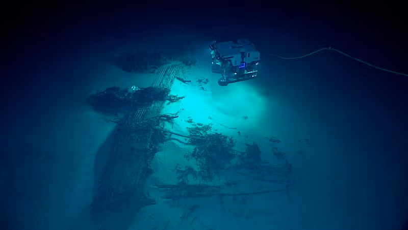 Khoảng cách giữa đáy rãnh Mariana đến mực nước biển rất lớn. Các chuyên gia đo đạc được độ sâu tối đa của rãnh Mariana là 10.971m dưới mực nước biển.