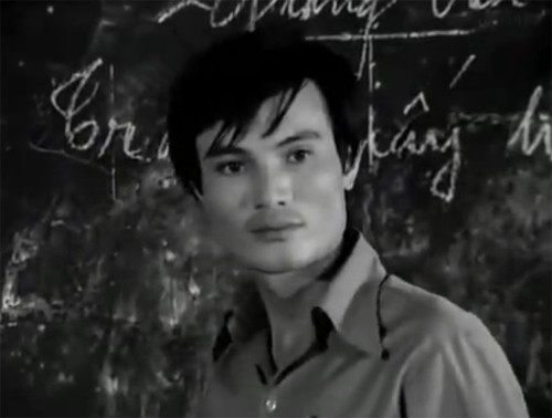 Nhân vật chính trong Sống mòn của Nam Cao là thầy giáo Thứ. Anh từ bỏ cuộc sống chốn làng quê và gia đình của mình để lên Hà Thành làm thầy giáo cho một trường tư với hy vọng có một cuộc sống tốt đẹp hơn.