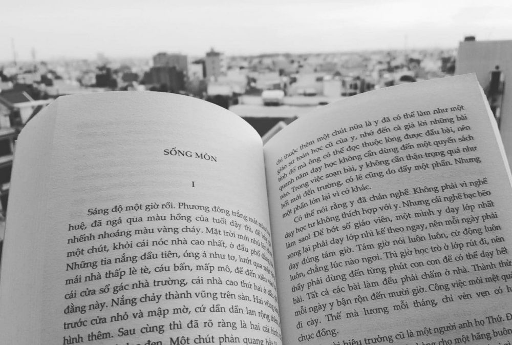 Tác phẩm đầu tiên có tên là Chết mòn, sau đó lại Nam Cao quyết định đổi thành Sống mòn nhằm nhấn mạnh vào cái bi kịch của Thứ, cái bi kịch mà chết không đáng sợ, đáng sợ là chết trong lúc sống.