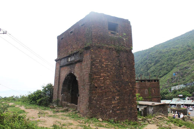 Sau năm 1975, một số công trình như trạm Viba, đường điện cao thế, ... được xây dựng cùng với những công trình do quân đội Pháp, Mỹ xây dựng trước đây đã làm thay đổi nhiều so với mặt bằng nguyên gốc của di tích Hải Vân quan.