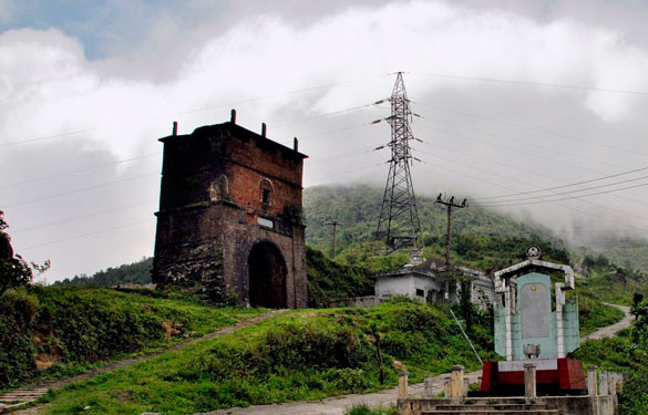 Dưới thời Nguyễn, do nằm ở vị trí chiến lược của đèo Hải Vân, Hải Vân Quan là cửa ải quan trọng.