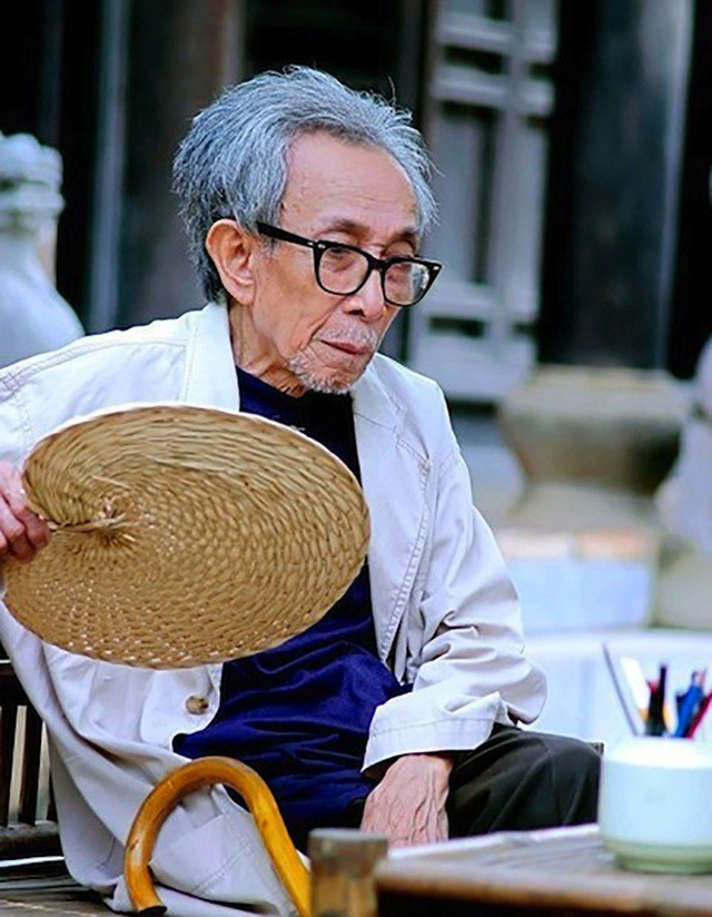 Nhà văn Phạm Ngọc Tiến từng thán phục tài nhà văn Kim Lân: “Không quá một chút nào, bằng vai Lão Hạc trong Làng Vũ Đại ngày ấy, cụ Kim Lân xứng đáng là nhà văn đóng phim hay nhất mọi thời đại ở ta từ xưa đến nay. Vai Lão Hạc, cụ đóng cứ như không. Tài ơi là tài…”.