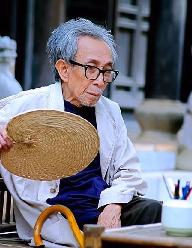 Nhà văn Phạm Ngọc Tiến từng thán phục tài nhà văn Kim Lân: “Không quá một chút nào, bằng vai Lão Hạc trong Làng Vũ Đại ngày ấy, cụ Kim Lân xứng đáng là nhà văn đóng phim hay nhất mọi thời đại ở ta từ xưa đến nay. Vai Lão Hạc, cụ đóng cứ như không. Tài ơi là tài…”.