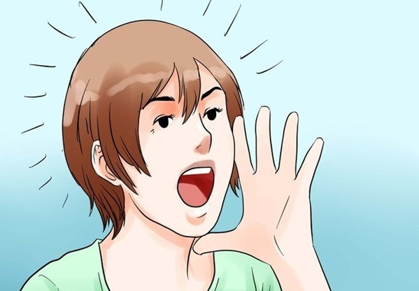 Khi gặp nạn và cần sự giúp đỡ, chúng ta thường hô hoán theo kiểu chung chung như cứu tôi với. Tuy nhiên, gọi cách này không hiệu quả. Hãy gọi kèm theo đặc điểm nhận dạng đích danh một người nào đó xung quanh.