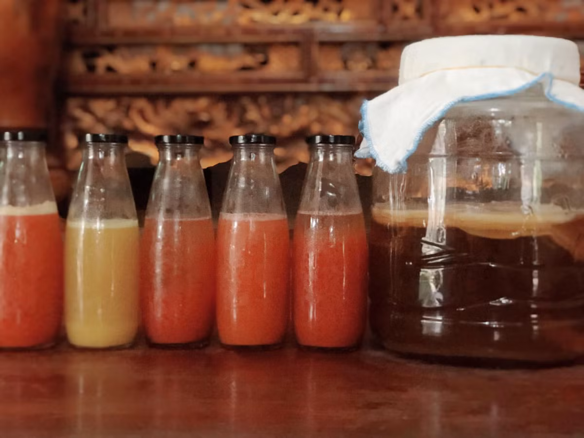 Tới nay, "Vườn rừng bản Thổ" đã có hơn 50 loài cây rừng bản địa như lim, lát, dẻ, trám, mắc khén, dổi… cùng các loài cây hái quả gồm cam, quýt, bưởi và các loài dược liệu, cây nguyên liệu làm thức ăn chăn nuôi. Linh kết hợp chăn nuôi ong, gà trong rừng.