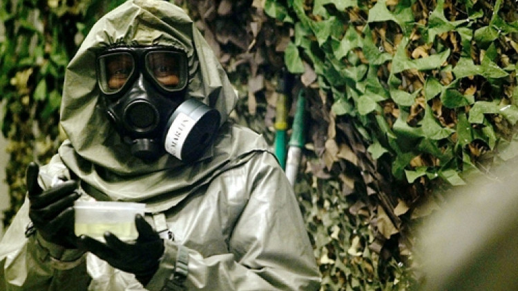 Liên Hợp Quốc đã xếp loại chất độc này vào danh sách "Vũ khí hủy diệt hàng loạt". Năm 1933, Công ước Vũ khí hóa học - CWC đã ghi rõ bất cứ quốc gia nào sản xuất hay tàng trữ quá 100gram VX mỗi năm là vi phạm luật pháp quốc tế.