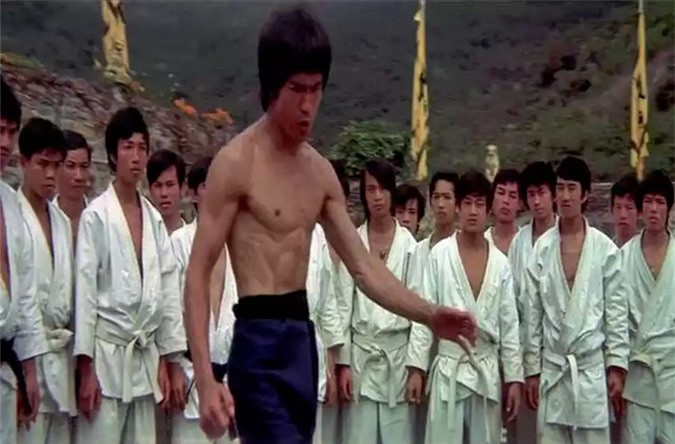 Tuy nhiên, có một sự thật tréo ngoe về Lý Tiểu Long mà không phải ai cũng biết. Đó là ông không thích nước, thậm chí là rất ghét bể bơi.