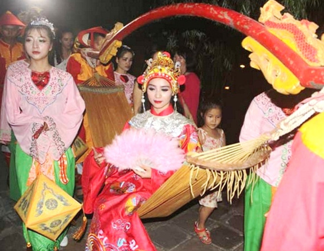 Ở nước ta, do những biến động thường xuyên liên tục của lịch sử, nên điển lễ (phép tắc, lễ nghi...) của những triều đại Lê Sơ trở về trước không còn thấy. Đến nay xuất hiện phổ biến là các điển lễ từ thời Lê Trung Hưng trở về sau, và hiện hữu nhiều nhất vẫn là triều Nguyễn.