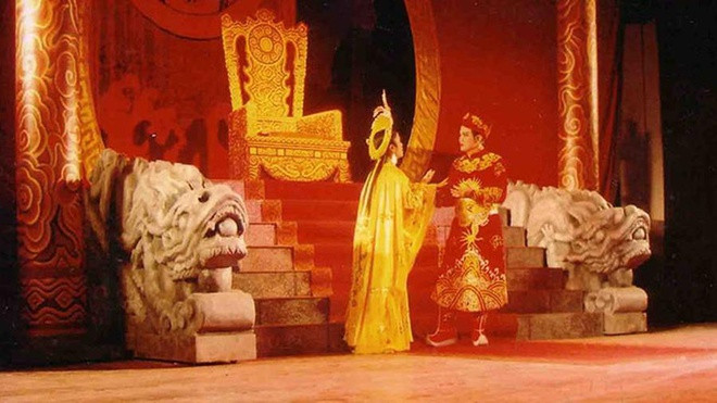 Ở vùng Từ Sơn (Bắc Ninh ngày nay) từ bao đời vẫn lưu truyền câu ca dao thác lời Chiêu Thánh trách vua Trần về việc gả chính vợ mình cho bề tôi: “Trách người quân tử bạc tình/Chơi hoa rồi lại bẻ cành bán rao!”