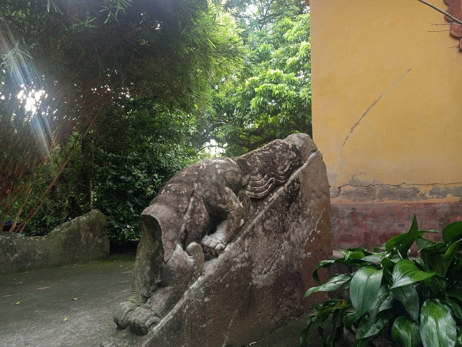 Theo nhận xét của các chuyên gia, tượng sư tử đá và hệ thống thành bậc đá đã phản ánh một đặc điểm lớn của nghệ thuật thời Lý, đó là uy quyền nhưng rất mềm mại, đồng thời mang đậm chất trí tuệ và tôn giáo. 