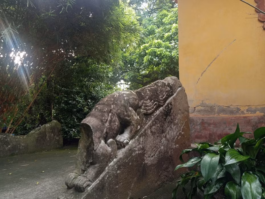 Theo nhận xét của các chuyên gia, tượng sư tử đá và hệ thống thành bậc đá đã phản ánh một đặc điểm lớn của nghệ thuật thời Lý, đó là uy quyền nhưng rất mềm mại, đồng thời mang đậm chất trí tuệ và tôn giáo. 