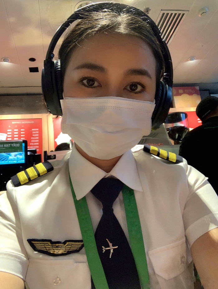 Nu phi cong huong dan lam dep da khi deo khau trang-Hinh-3