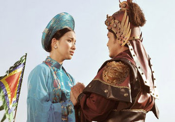 Năm 1789, sau đại thắng quân Thanh, vua Quang Trung cho xây cung điện Đan Dương và phong Ngọc Hân làm Bắc cung hoàng hậu. Bà sinh hạ được hai người con. Năm 1792, vua Quang Trung đột ngột qua đời. Như vậy, Nguyễn Huệ và Ngọc Hân chỉ sống với nhau vỏn vẹn 6 năm. (Ảnh: Phim Tây Sơn hào kiệt).