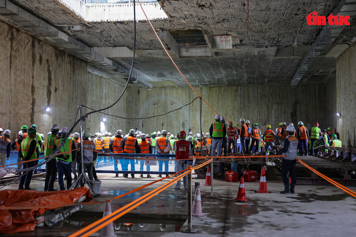 Ông Nguyễn Bá Sơn, Phó Trưởng ban Ban Quản lý đường sắt Hà Nội (MRB) cho biết, TBM “Thần tốc” vào ga S10 là kết quả của nỗ lực không ngừng vượt qua những khó khăn, cũng như sự phối hợp chặt chẽ giữa Ban MRB, Tư vấn, các nhà thầu và các bên liên quan trong việc đảm bảo tiến độ, chất lượng và an toàn của dự án. Đây là dấu mốc quan trọng, đưa dự án tiến gần hơn đến mục tiêu hoàn thành đoạn ngầm để phục vụ người dân Thủ đô. Khoảng 7 giờ sáng ngày 7/3, công tác chuẩn đã sẵn sàng. 