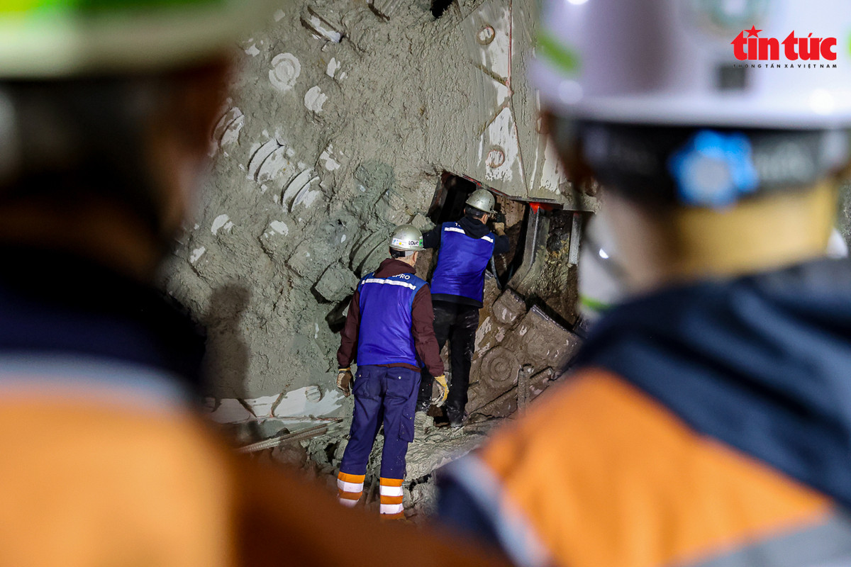 Tính đến ngày 2/3/2025, tiến độ thi công tổng thể gói thầu CP03 - Hầm và các ga ngầm đạt 55,38%. 