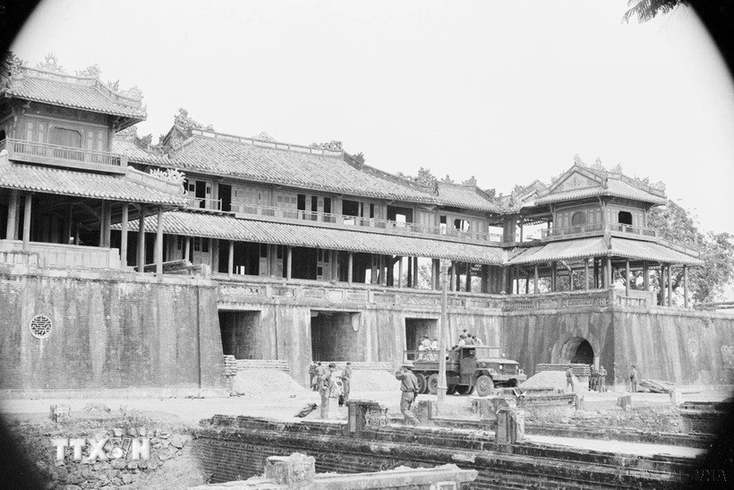 50 nam thong nhat dat nuoc: Quan ta tien dan bao vay Hue