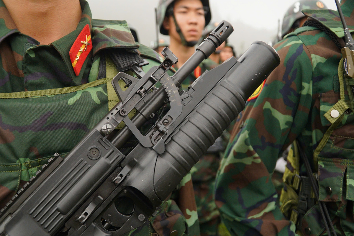 STV-380 là mẫu súng tiểu liên tấn công do Viện Vũ khí thiết kế và Nhà máy Z-111 thuộc Tổng cục Công nghiệp Quốc phòng thiết kế và chế tạo. STV 380 là loại súng tự động, trang bị cho cá nhân chiến đấu tiêu diệt sinh lực địch. Súng được thiết kế theo nguyên lý trích khí thuốc để tự động nạp đạn cho phát bắn tiếp theo.