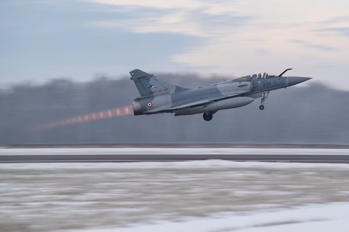 Tong thong Phap da hanh dong, tiem kich Mirage danh chan ten lua Nga