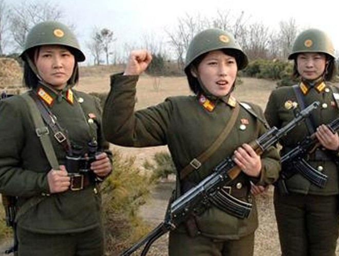 Các nữ binh thuộc một đơn vị lục quân của Triều Tiên.