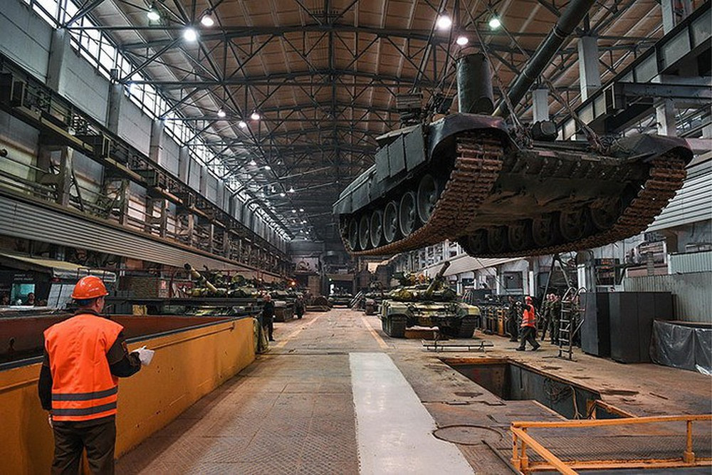 Theo nguồn tin trên, trong năm 2019, Ai Cập sẽ bắt đầu sản xuất xe tăng T-90S và T-90SK, trong đó 200 chiếc T-90S đầu tiên sẽ ở dưới dạng lắp ráp đơn giản.