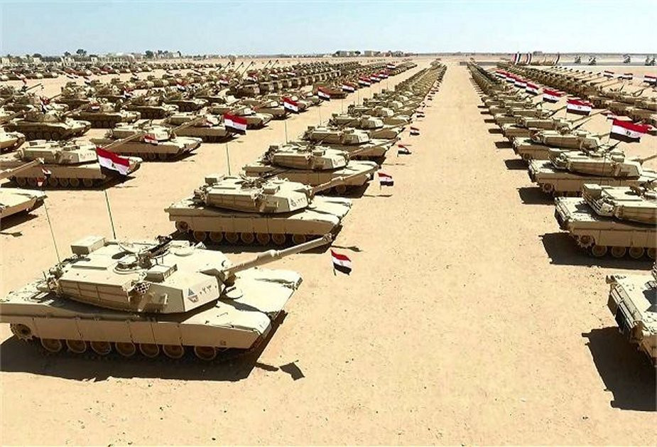 Thậm chí số lượng xe tăng M1A1 Abrams đang phục vụ trong quân đội Ai Cập còn đang ở mức dư thừa, dây chuyền chế tạo dòng MBT này dự kiến sắp bị đóng cửa lần hai, cho nên việc Cairo lại đi lắp ráp T-90 rõ ràng là điều thiếu hợp lý.