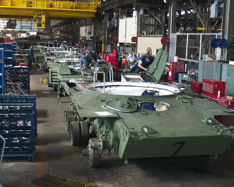 Ai Cập đã có thể chế tạo từ thân xe, tháp pháo, pháo chính, đạn các loại cho xe tăng chiến đấu chủ lực M1A1 Abrams với chất lượng chẳng thua kém gì hàng chính gốc của Mỹ.