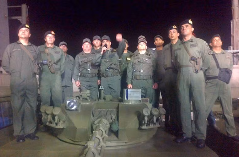 Linh Venezuela thich thu xe thiet giap VN-1 Trung Quoc