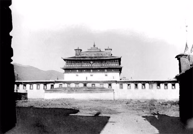 Một số công trình nằm trong cung Potala.