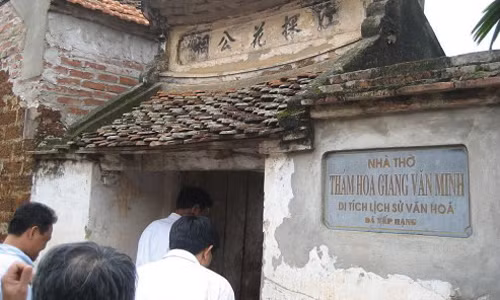 Su than Giang Van Minh tha chet khong de nhuc menh vua