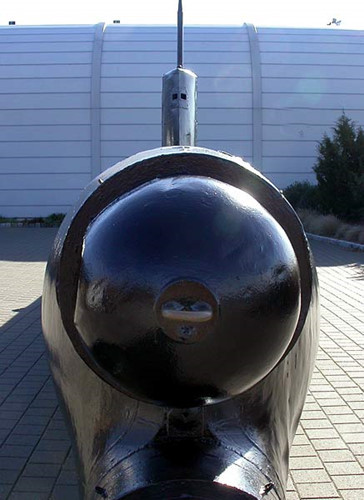 Theo Viện Hải quân Mỹ, một con tàu như thế đã chui vào Trân Châu cảng và bắn một quả ngư lôi vào chiến hạm USS West Virginia của Mỹ.