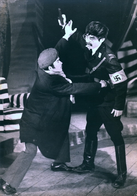 Cùng nghệ sĩ Thế Anh trong vở Hoa anh túc.