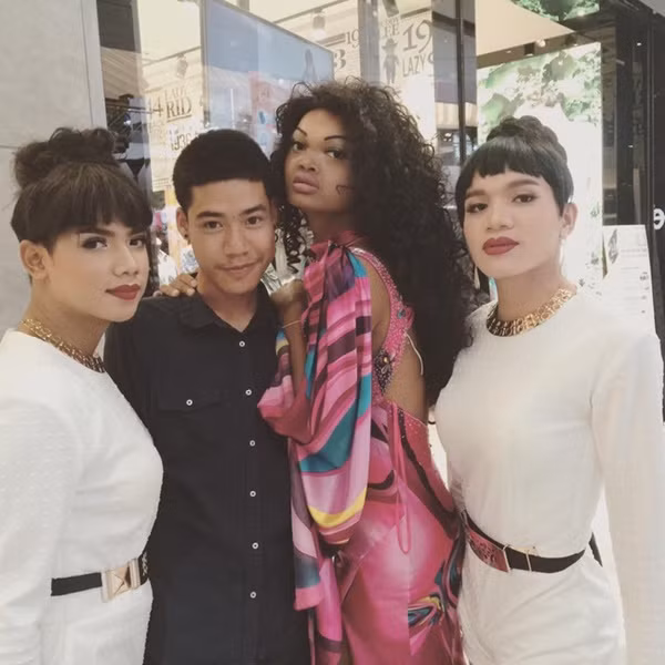 Nhờ có lượt theo dõi đông đảo, Maya Sun Sun còn kiếm bội tiền nhờ quảng cáo cho một số nhãn hàng. Maya Sun Sun cũng biết cách chăm chút cho nhan sắc của mình hơn trước.