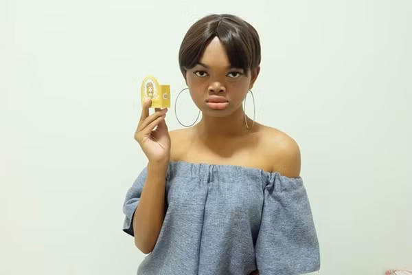 Cô biết chăm sóc bản thân hơn và thu tiền nhờ quảng cáo.