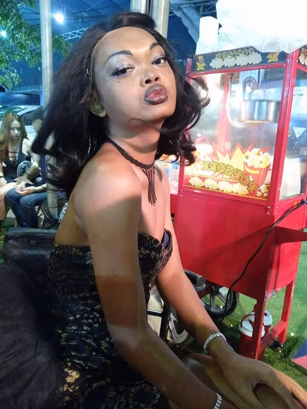 Nhưng trái lại, dường như người đẹp chuyển giới Maya Sun Sun không còn bận tâm đến những lời nhận xét của khán giả. Maya Sun Sun vẫn thường xuyên xuất hiện trong một số sự kiện, chia sẻ hình ảnh mới nhất của mình trên trang cá nhân.