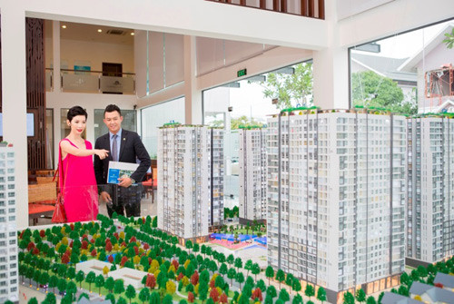 Cách đây vài năm, Xuân lan khiến nhiều người không khỏi bất ngờ khi tuyên bố lên xe hoa rồi lại nhanh chóng trở thành bà mẹ đơn thân. Dù con gái đã lớn nhưng cho đến bây giờ, Xuân Lan vẫn không tiết lộ danh tính cha đứa bé.