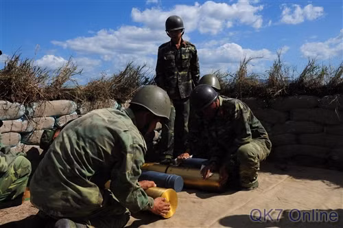 Chiến sĩ Lữ đoàn Pháo binh 75 kiểm tra đạn trước diễn tập.