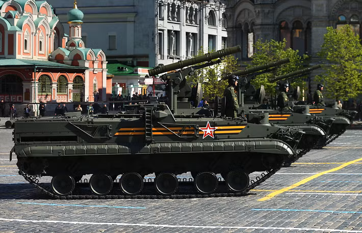 Bộ đội pháo binh – tên lửa Nga đang tiếp tục được hiện đại hóa với nhiều tổ hợp vũ khí mới. Theo đó, các đơn vị pháo binh chống tăng đã tiếp nhận tổ hợp tên lửa chống tăng trong mọi điều kiện thời tiết Khrinzantema-S. Nguồn ảnh: TASS