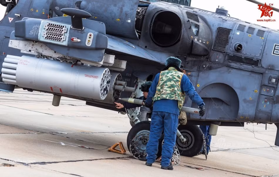 Ngoài ra, nó có thể triển khai tên lửa không đối không Igla-V để tự bảo vệ trước các máy bay đối phương hoặc là dùng để bắn hạ trực thăng địch.