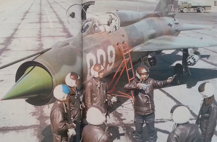 Biên đội tiêm kích MiG-21PFM của Mông Cổ trước giờ xuất kích. Nguồn ảnh: Sina